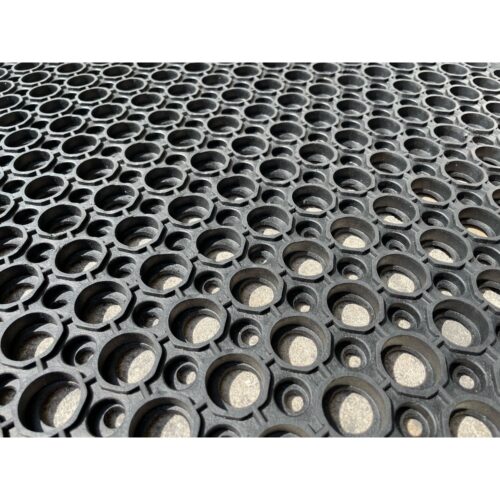Rubber gumiszőnyeg lyukakkal