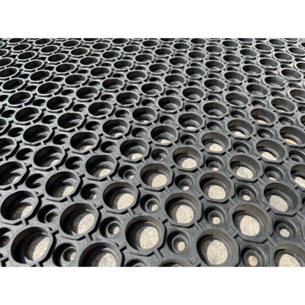 Rubber gumiszőnyeg lyukakkal