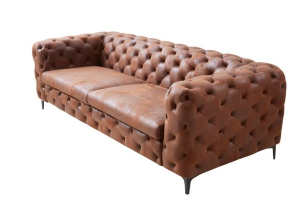 MODERN BAROCK mikroszálas antik barna kanapé Chesterfield stílusú 3-személyes MODERN BAROCK mikroszálas antik barna kanapé Chesterfield stílusú 3-személyes